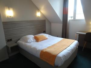 Hôtel Ker Izel Saint-Brieuc Centre Historique客房内的一张或多张床位