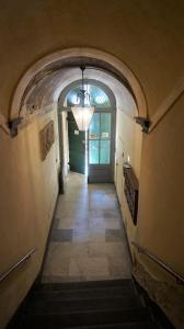 热那亚Le coccole的走廊通往大楼的门