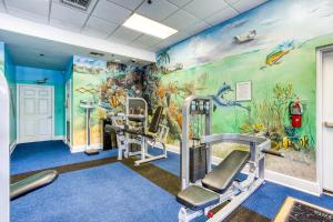 Bahama Bay Resort的健身中心和/或健身设施
