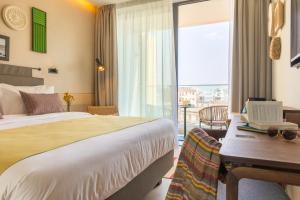 Hotel Indigo Larnaca, an IHG Hotel-ADULTS ONLY客房内的一张或多张床位