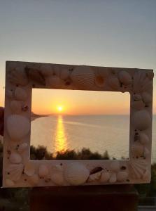 罗迪-加尔加尼科Albergo 2 Pini的一张海洋景象和日落