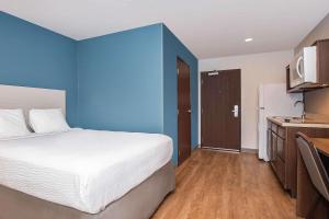 罗斯奇姆WoodSpring Suites Carol Stream - Chicago的相册照片