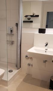 Alpina Inzell Wohnung 454的一间浴室