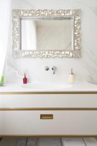 Madonna Montecchi Luxury Suite in Verona的一间浴室