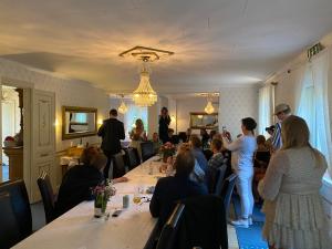 Trollnäs Hotell餐厅或其他用餐的地方