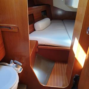 Bed & Boat Holiday客房内的一张或多张床位