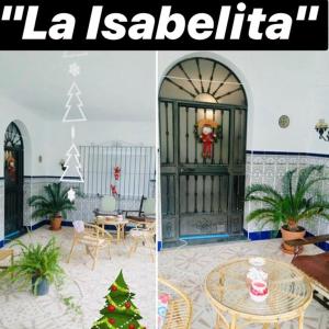安度亚尔La Isabelita的门前有圣诞树的建筑