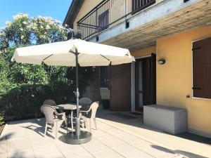 A casa di Laura with pool and free bikes的庭院或其他户外区域