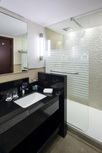 麦地那萨哈酒店的一间浴室
