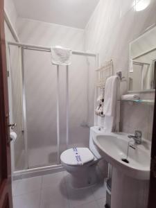 塞奈罗酒店的一间浴室