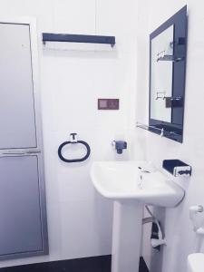 纳特拉吉酒店的一间浴室