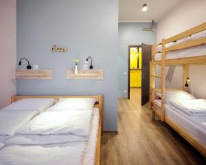 DREAM Hostel Khmelnytskyi客房内的一张或多张床位