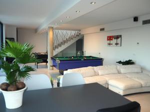 巴古尔Casa Lou, architect villa with heated pool at Begur, 470m2的相册照片