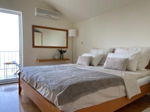 Werz Sea View Apartment客房内的一张或多张床位