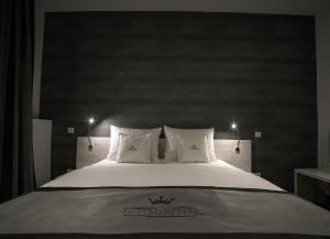 Hotel Royal客房内的一张或多张床位