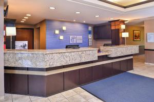 Holiday Inn Express & Suites Topeka West I-70 Wanamaker, an IHG Hotel大厅或接待区