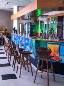 Flamingo Beach Hotel酒廊或酒吧区