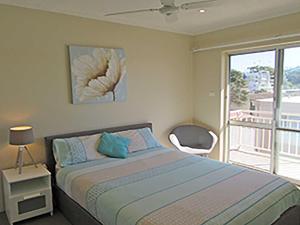 15 'Kanangra', 39 Soldiers Point Road - fantastic unit right on the water客房内的一张或多张床位