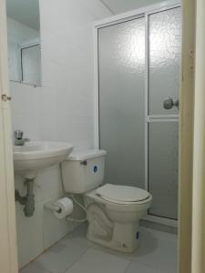 CH3 Moderno apartamento amoblado en condominio RNT-1O8238的一间浴室