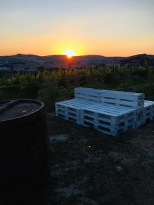 Gli AngeliB&B Quattro Stagioni的日落,日落在背景中