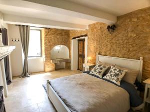Ermitage Crestet (Ventoux - Provence)客房内的一张或多张床位
