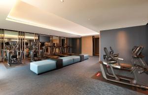 中坜和逸饭店桃园馆的一间健身房,内设有氧运动器材
