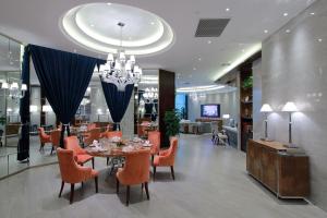 Crowne Plaza Nanjing Jiangning, an IHG Hotel餐厅或其他用餐的地方