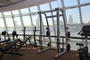 上海东方滨江大酒店（上海国际会议中心）的健身中心和/或健身设施
