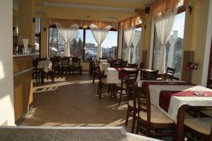 Boryka Family Hotel餐厅或其他用餐的地方