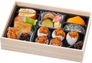 名古屋名古屋拉古娜苏特酒店的装满不同种类食物的木箱