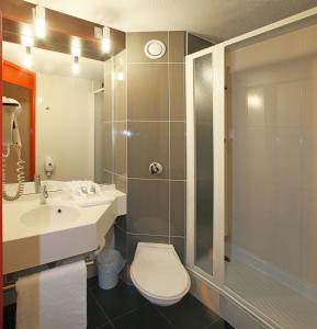 Hotel Inn Design Poitiers Sud的一间浴室