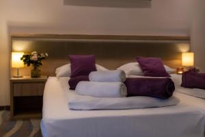 巴尔多酒店客房内的一张或多张床位
