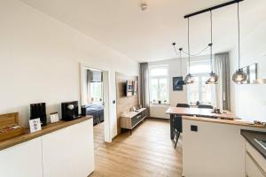 Luxus-Apartment in Leipzig mit Privat-Parkplatz的厨房或小厨房