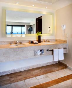 Park Royal Beach Cancun - All Inclusive的一间浴室