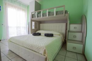 appartamento con vista Porto Recanati客房内的一张或多张双层床