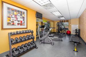 La Quinta by Wyndham Warner Robins - Robins AFB的健身中心和/或健身设施