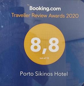 AloproniaPorto Sikinos Hotel的八号酒店标志