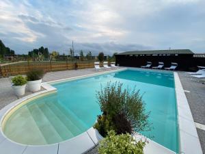 Green Village - Sirenetta内部或周边的泳池