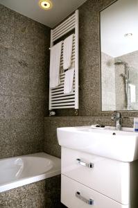 多莫斯酒店的一间浴室