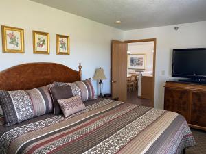 Nauvoo Vacation Condos and Villas客房内的一张或多张床位