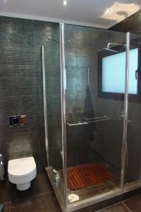 Villa Saronida的一间浴室