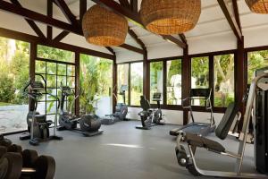 马贝拉俱乐部高尔夫水疗度假酒店的健身中心和/或健身设施