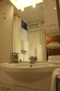 Monolocali In Casa Con Giardino Bellagio的一间浴室
