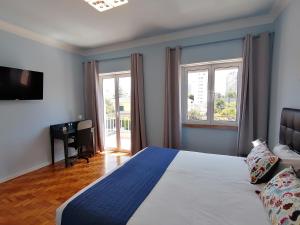 SK Lisboa Villa Guesthouse客房内的一张或多张床位