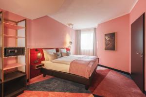 Holiday Inn - the niu, Loco Munich North, an IHG Hotel客房内的一张或多张床位