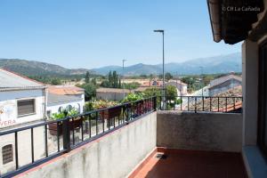 Casa Rural La Cañada的阳台或露台