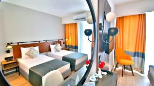 Ramira Joy Hotel客房内的一张或多张床位