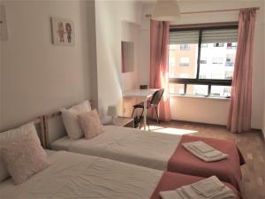 Apartamento Familiar Lisboa Taguspark客房内的一张或多张床位