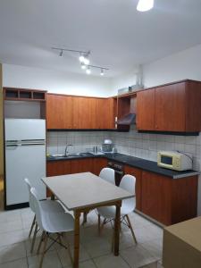 Urban comfortable apartment的厨房或小厨房