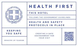 考特索纳里纳寇村公寓式酒店的一套四种健康与安全协议标志